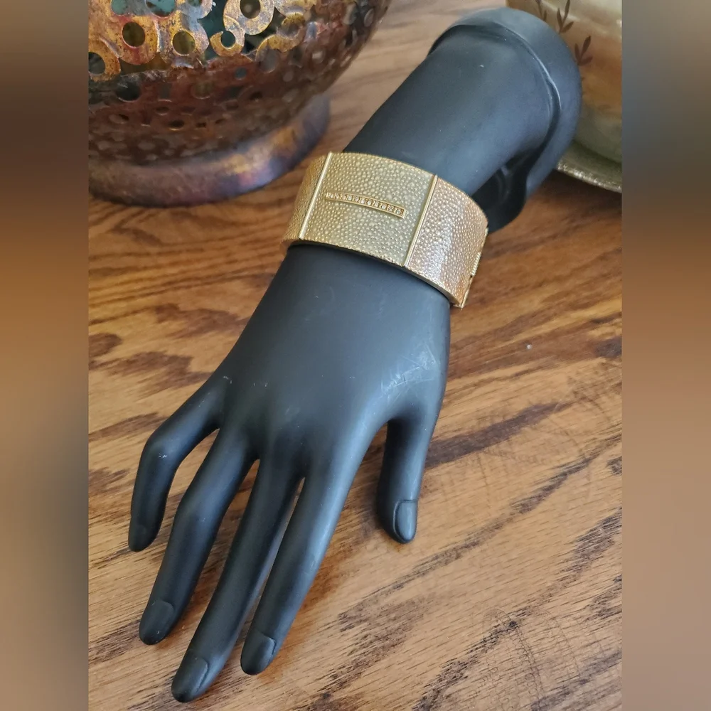 Metallic Dual Toned Vintage Hinged Bangle